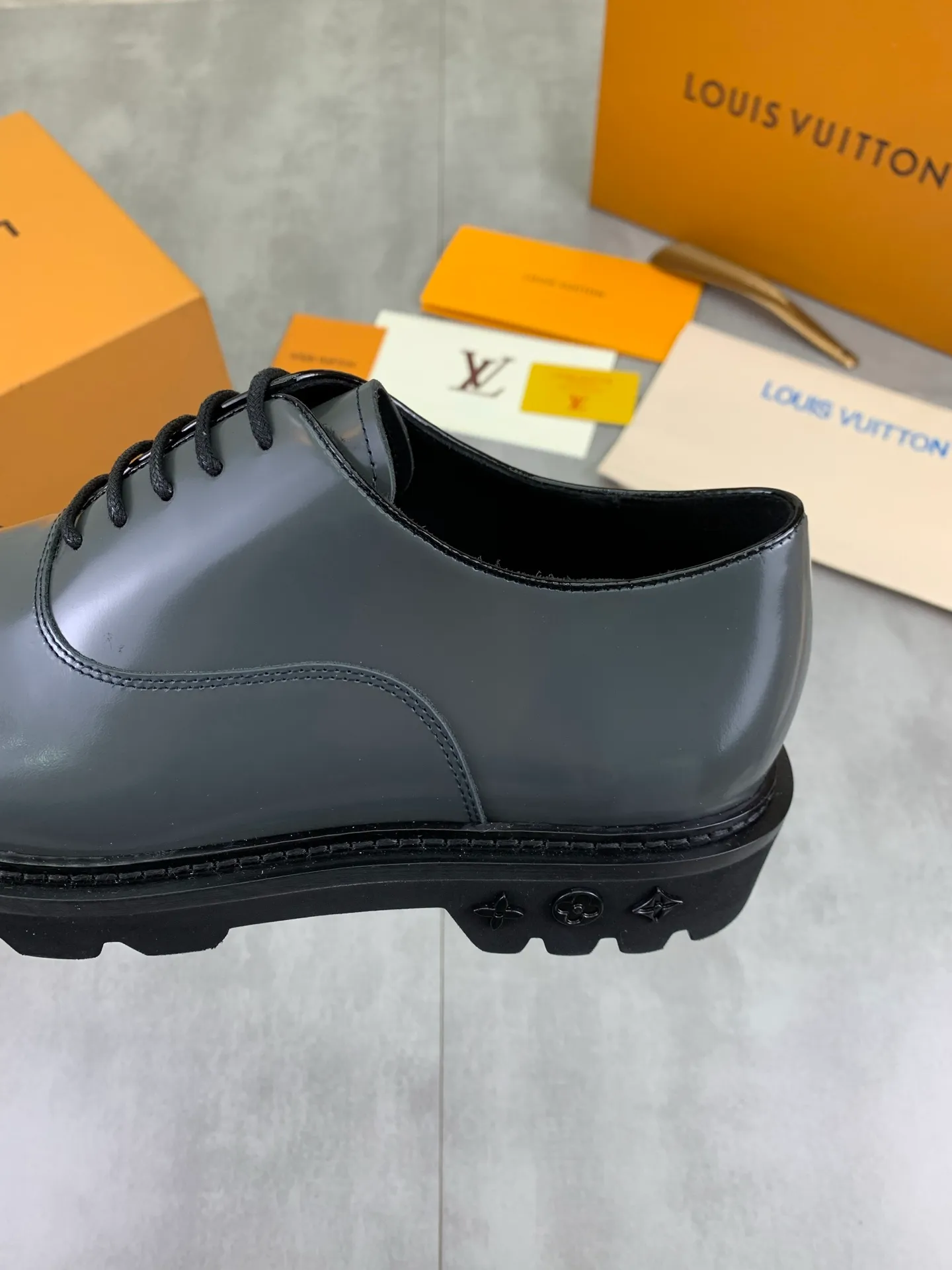 Factory price P820 💎💎💎Top version LOUIS VUITTON [Louis Vuitton] - LV men's business casual leather shoes, luxurious and noble 👞All imported original cowhide, just to create a more comfortable wearing experience, upper: original high-end calfskin➕Imported soft cowhide lining, original lightweight foam outsole✔️Color: 3️⃣colors available Size: 39-44 (38.45 46 can be customized (non-returnable)
